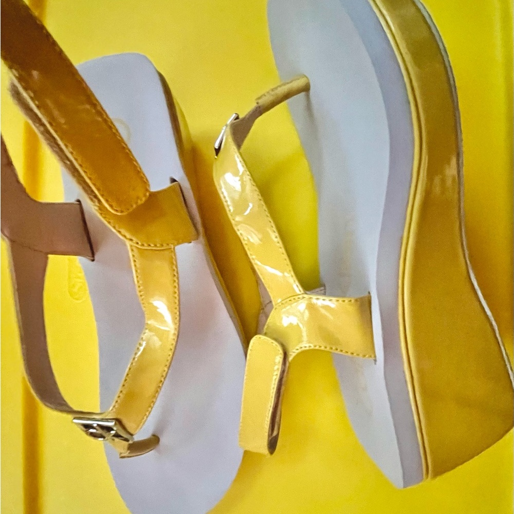 Brilliant Yellow Patent Leather Platform Sandals Never Worn Calvin Klein
